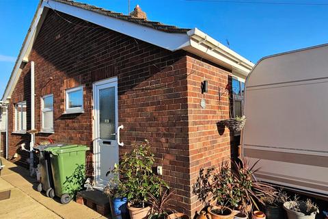 2 bedroom semi-detached bungalow for sale, Oak Avenue, Bradwell