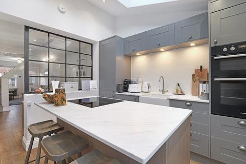 16 Cloverly Road, Ongar, CM5 9BY