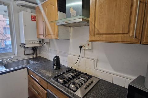 3 bedroom flat to rent, Bernado Garden, E1