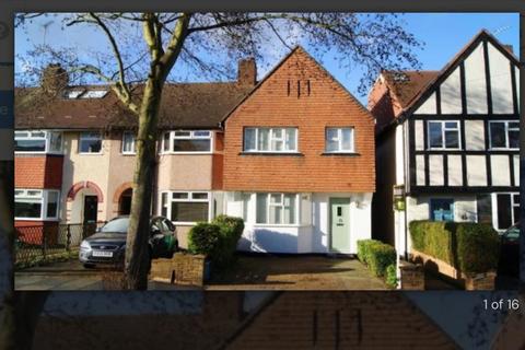 3 bedroom end of terrace house to rent, Lisbon Avenue, Twickenham