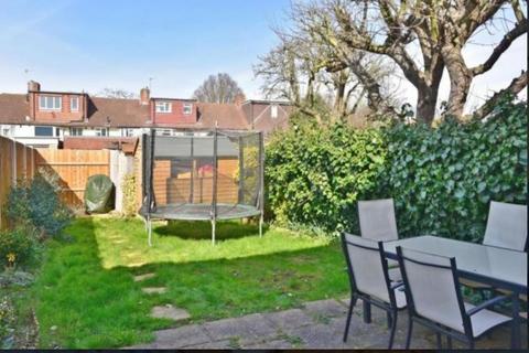 3 bedroom end of terrace house to rent, Lisbon Avenue, Twickenham