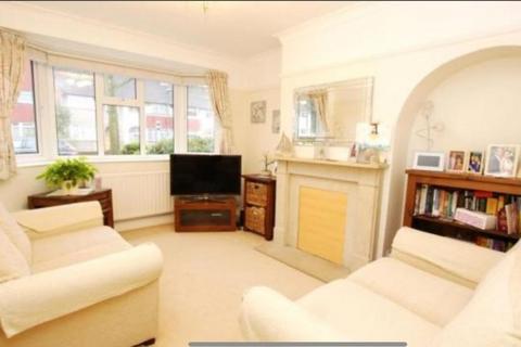 3 bedroom end of terrace house to rent, Lisbon Avenue, Twickenham