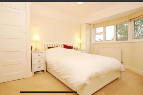 3 bedroom end of terrace house to rent, Lisbon Avenue, Twickenham