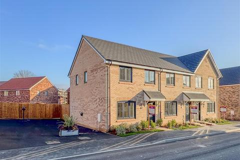 3 bedroom end of terrace house for sale, Lark's Place, Kennett Garden Village