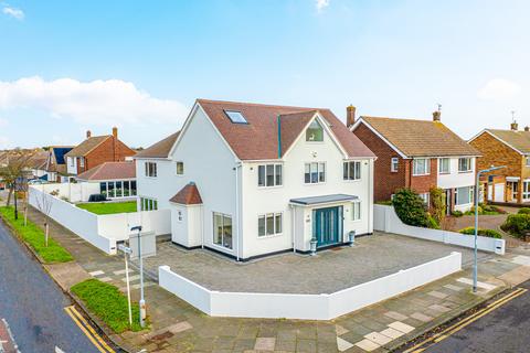 137 Burges Road, Thorpe Bay, Southend-on-sea, SS1 3JN