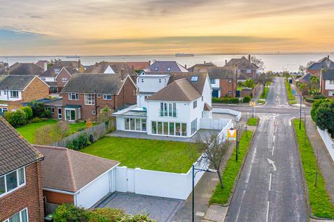 137 Burges Road, Thorpe Bay, Southend-on-sea, SS1 3JN