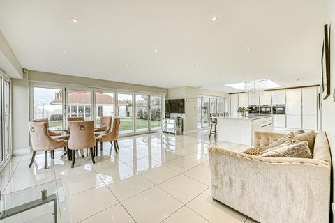 137 Burges Road, Thorpe Bay, Southend-on-sea, SS1 3JN