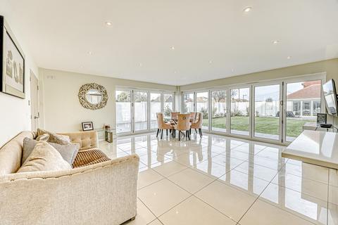 137 Burges Road, Thorpe Bay, Southend-on-sea, SS1 3JN