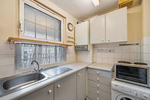 Studio to rent, Gatliff Close, Pimlico, London, SW1W