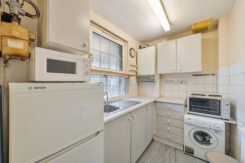 Studio to rent, Gatliff Close, Pimlico, London, SW1W