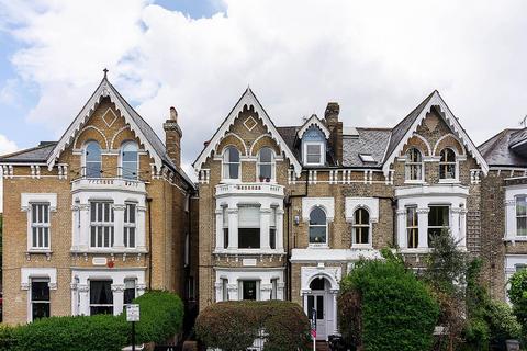 2 bedroom flat for sale, Bolingbroke Grove, Between the Commons, London, SW11