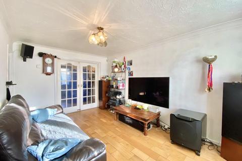 2 bedroom house for sale, Westlake Close, Hayes, UB4 9RT