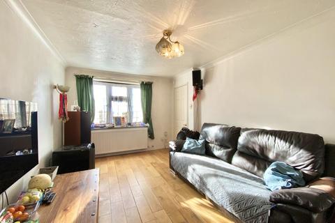 2 bedroom house for sale, Westlake Close, Hayes, UB4 9RT