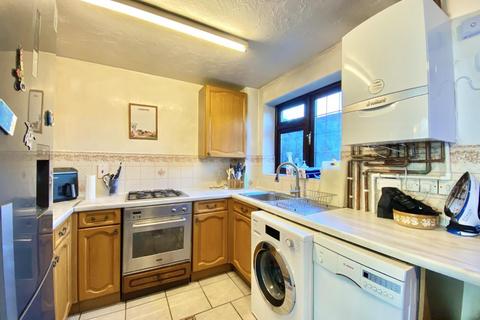 2 bedroom house for sale, Westlake Close, Hayes, UB4 9RT