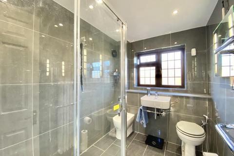 2 bedroom house for sale, Westlake Close, Hayes, UB4 9RT