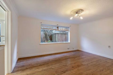 2 bedroom flat to rent, Roehampton Court, Cardiff, Cranleigh Rise