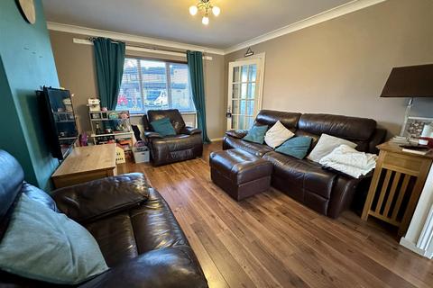 24 Avon Crescent, Alcester, B49 6BJ