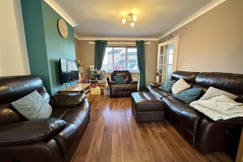 24 Avon Crescent, Alcester, B49 6BJ