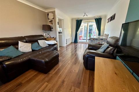 24 Avon Crescent, Alcester, B49 6BJ