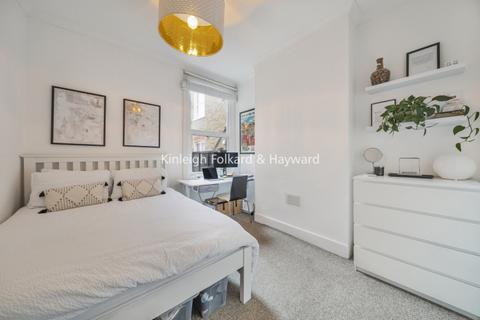 2 bedroom flat to rent, Renmuir Street London SW17