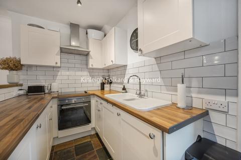 2 bedroom flat to rent, Renmuir Street London SW17