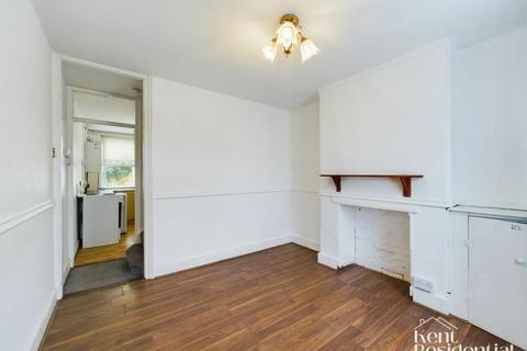 2 bedroom terraced house for sale, Tonbridge Road, Maidstone, Kent, ME16 8NH