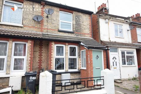 2 bedroom end of terrace house to rent, Warwick Road, Clacton-on-Sea