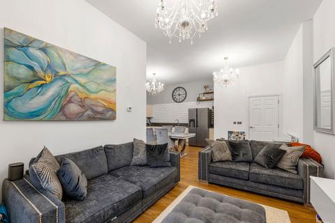 21, Ashford Court Glanville Way, Epsom, KT19 8LR