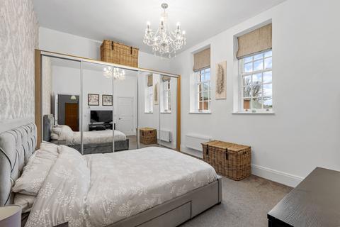 21, Ashford Court Glanville Way, Epsom, KT19 8LR