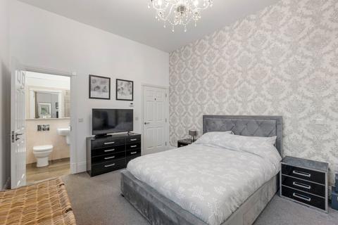 21, Ashford Court Glanville Way, Epsom, KT19 8LR
