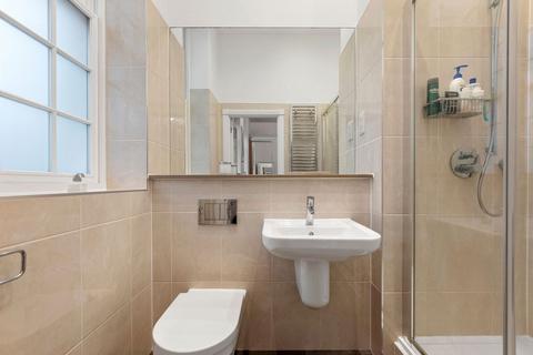 21, Ashford Court Glanville Way, Epsom, KT19 8LR