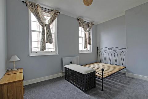 1 bedroom apartment to rent, The Colonnades, Royal Gate, Southsea, PO4 9XP