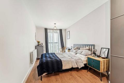 2 bedroom flat to rent, Kennington Road, London SE11