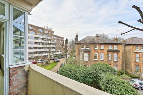 Studio for sale, Sheen Road, Richmond TW9