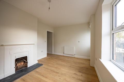 2 bedroom end of terrace house to rent, Kings Road, Newbury, RG14