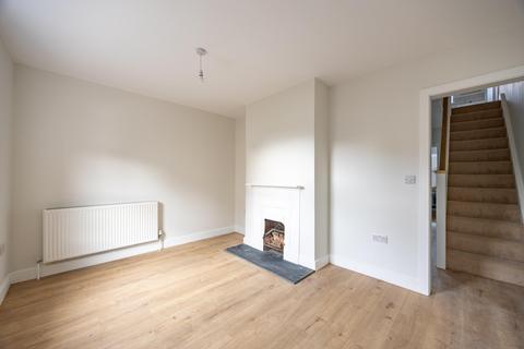 2 bedroom end of terrace house to rent, Kings Road, Newbury, RG14