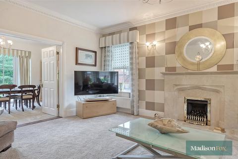 7 bedroom detached house to rent, Clarence Gate, Woodford Green IG8