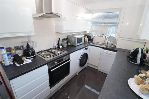 1 bedroom in a house share to rent, Edwards Avenue, Ruislip