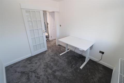 1 bedroom in a house share to rent, Edwards Avenue, Ruislip