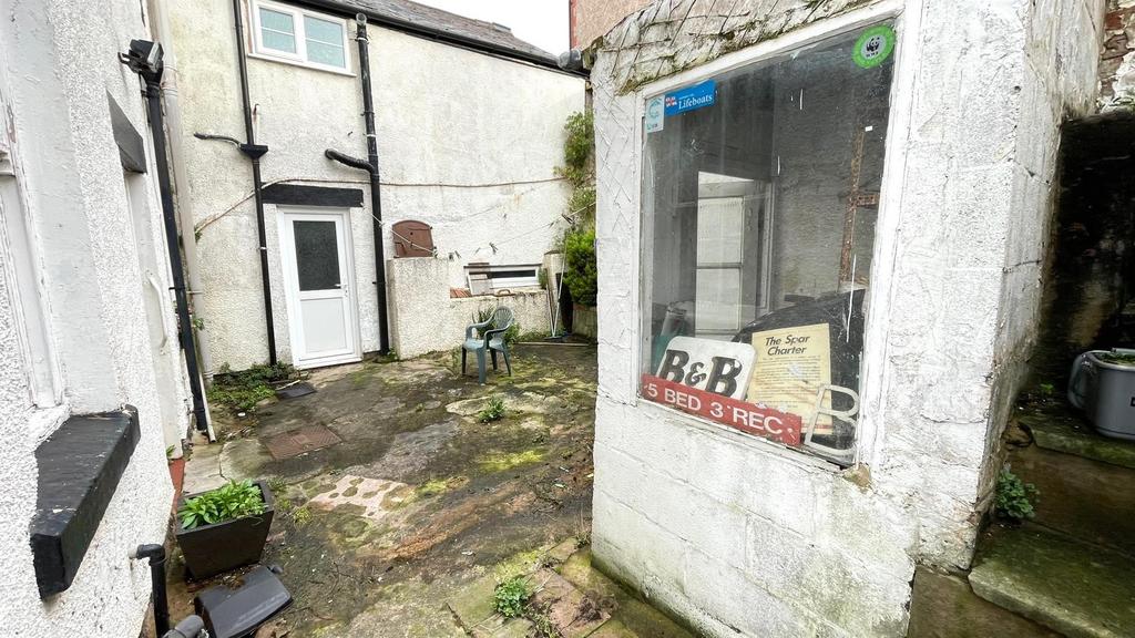 Rear courtyard garden