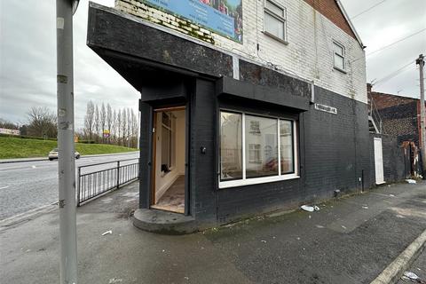 Retail property (high street) to rent, Hyde Road, Gorton