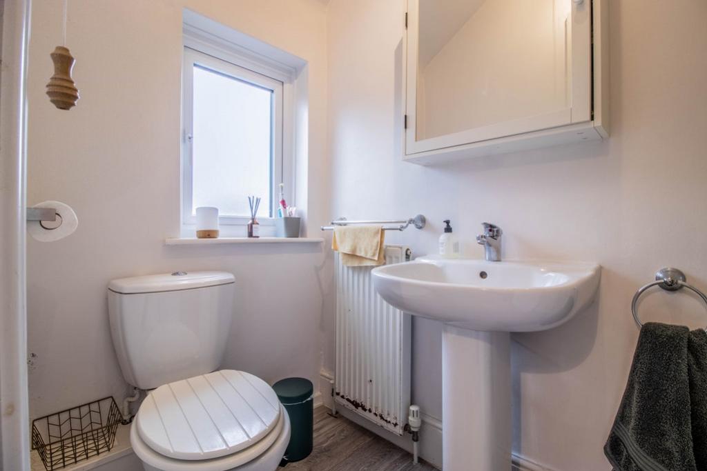 Ensuite to Bed 1