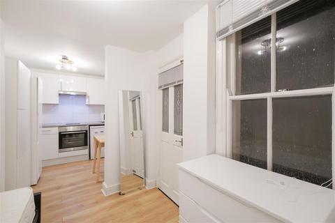 Studio to rent, St. Petersburgh Place, W2