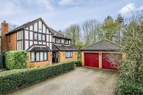 5 bedroom detached house to rent, Lawson Place, Shenley Lodge