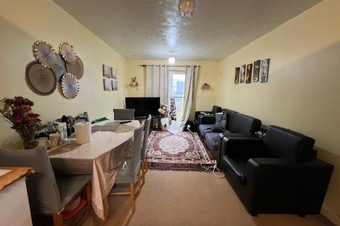 2 bedroom flat for sale, Saunders Close, Ilford, Essex, IG1