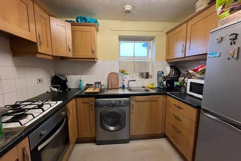 2 bedroom flat for sale, Saunders Close, Ilford, Essex, IG1