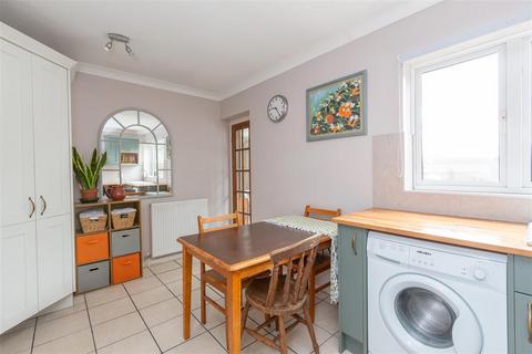 3 Foxbury, New Ash Green, Longfield, DA3 8LP
