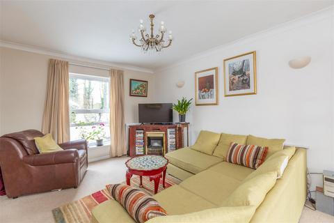 3 Foxbury, New Ash Green, Longfield, DA3 8LP