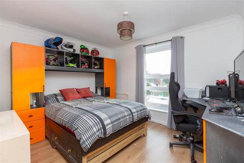 3 Foxbury, New Ash Green, Longfield, DA3 8LP
