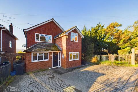 4 bedroom detached house for sale, Dykes Chase, Maldon